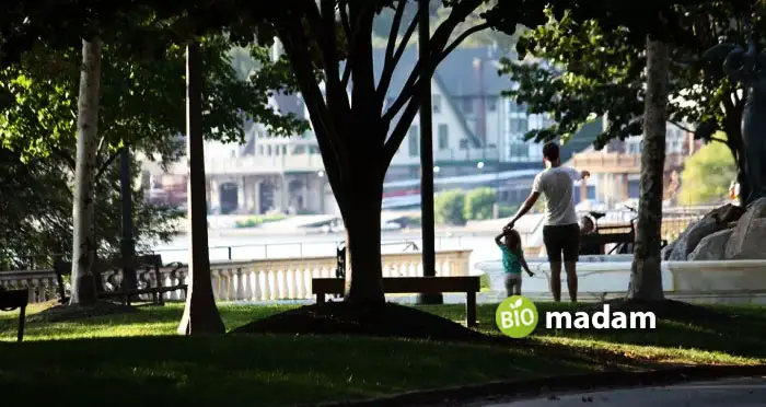 Father-Daughter-Duo-in-Park